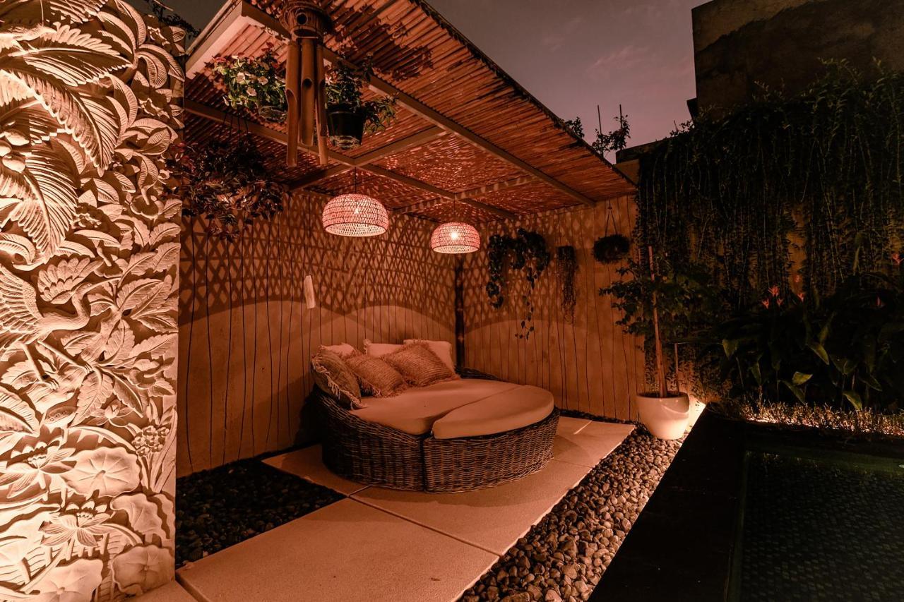 Sunset Palms Beach Villa Jimbaran Extérieur photo